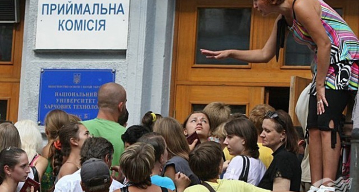 Абитуриенты смогут подавать по интернету документы в вузы