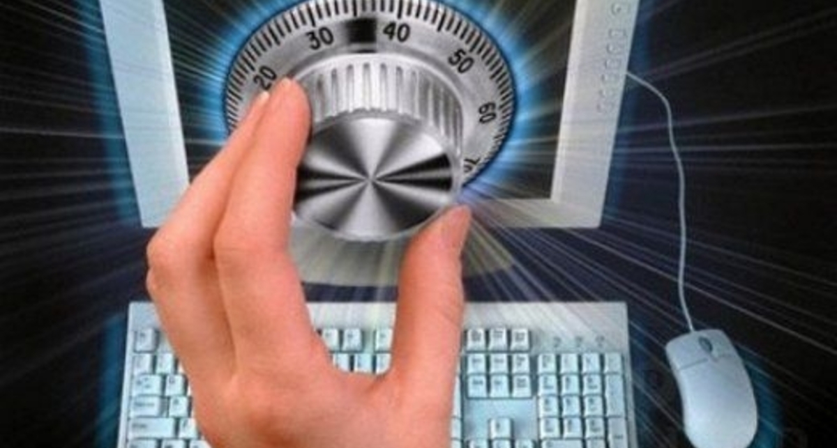 30% интернет-пользователей шпионят за своим партнером