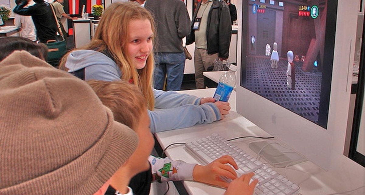 Эксперты назвали социальные сети опасными для детей