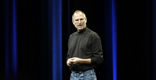 Google скорбит о Стиве Джобсе