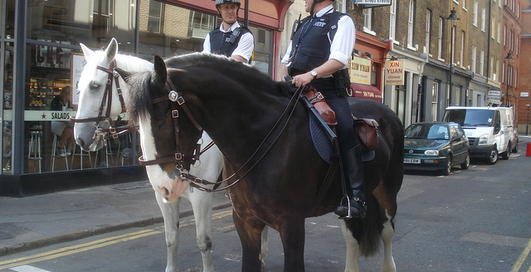 Социальные сети используются для слежки