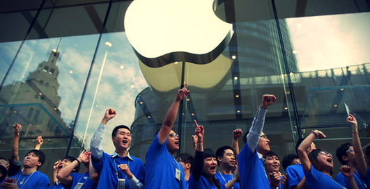 Apple снова судится с Amazon за бренд