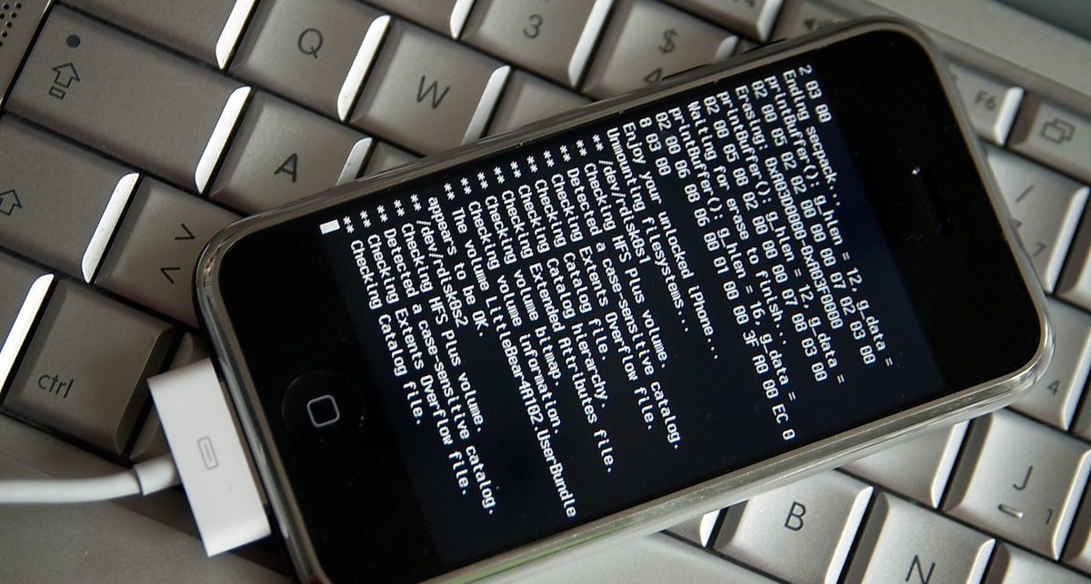 Хакеров из Chronic Dev Team опередили