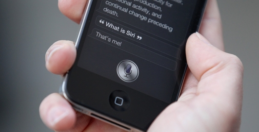 Siri заработал на iPhone 4 (видео)