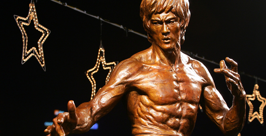 Качай пресс по системе Брюса Ли - прямо в постели