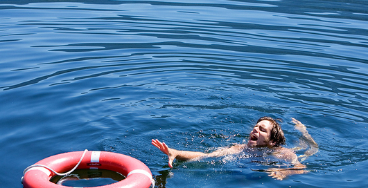 5 удивительных историй выживания в океане