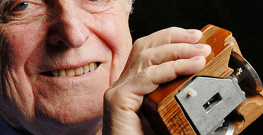 Первая "мышка" была квадратной, а у пульта ДУ было имя