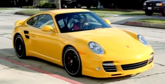 Porsche стал школьным автобусом (видео)
