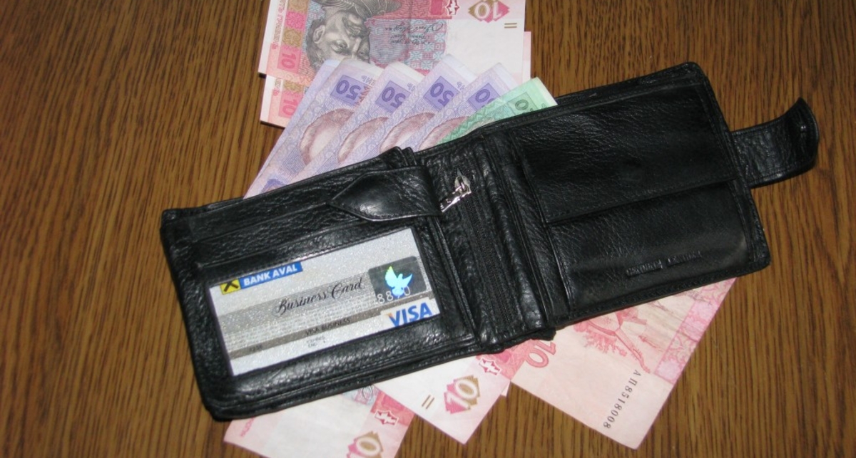 Банки сворачивают карточные программы