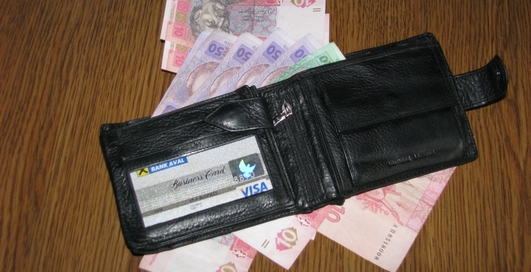 Банки сворачивают карточные программы