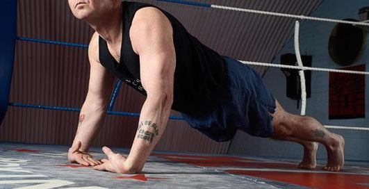 Пэдди Дойл не может жить без отжиманий