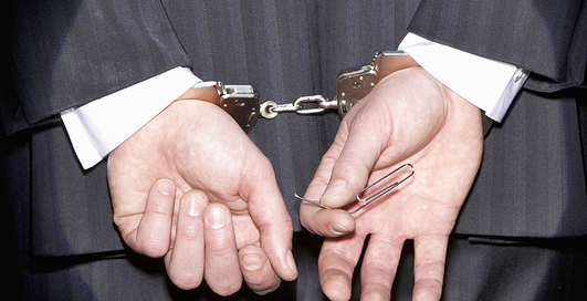 Как открыть наручники без ключа (видео)