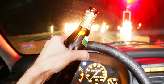Алкоголь за рулем: к чему приводит езда "под мухой"