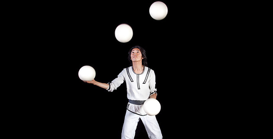 Как научиться жонглировать