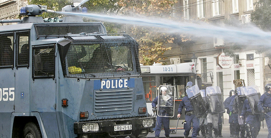 Усмирение толпы: машины для разгона демонстраций