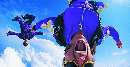 Сколько стоит прыжок с парашютом? (цены)