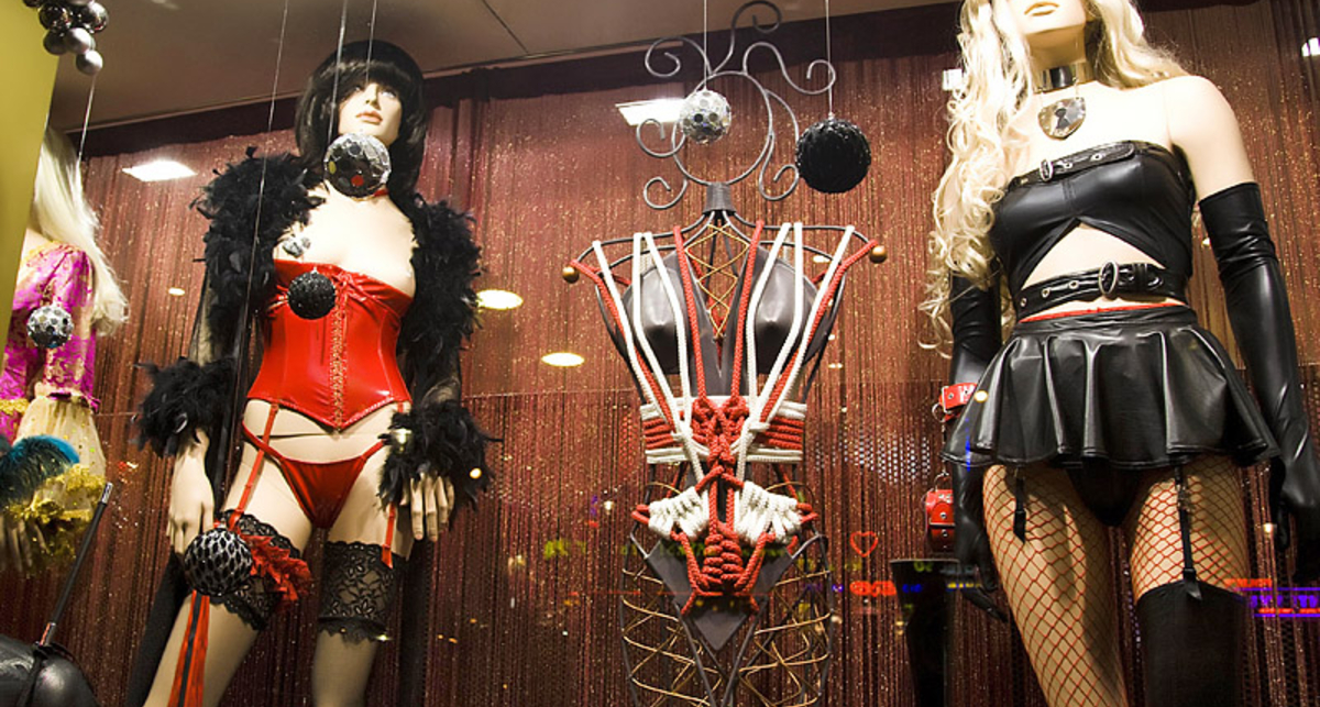 Секс товары сравнялись по популярности с книгами