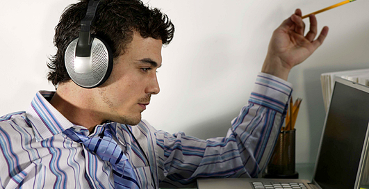 Слушаем правильные аудиокниги: "Гнилая работа"