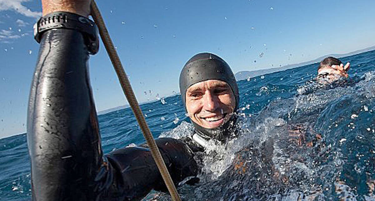Дайвер Гийом Нери нырнул на 202 метра без акваланга (видео)