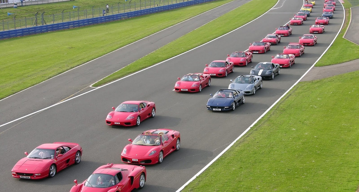 1 тыс. суперкаров Ferrari выедет на парад в Сильверстоуне (фото)