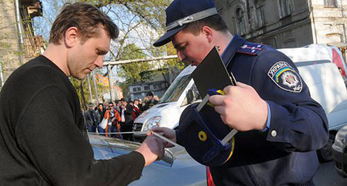 Сюрприз от гаишников: обязательный ближний свет и новые знаки
