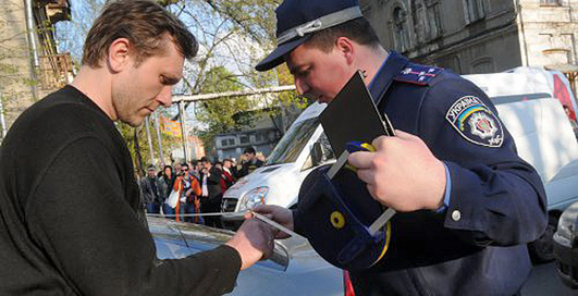 Сюрприз от гаишников: обязательный ближний свет и новые знаки