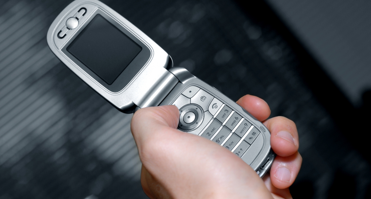 Как сделать зарядку для мобильного для экстренных случаев (видео)