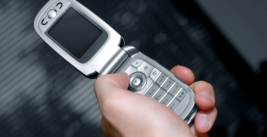 Как сделать зарядку для мобильного для экстренных случаев (видео)