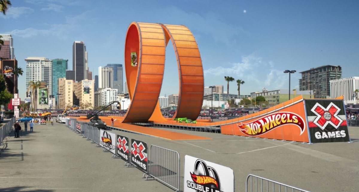 Безбашенный трюк Hot Wheels воплотили в жизнь (видео)