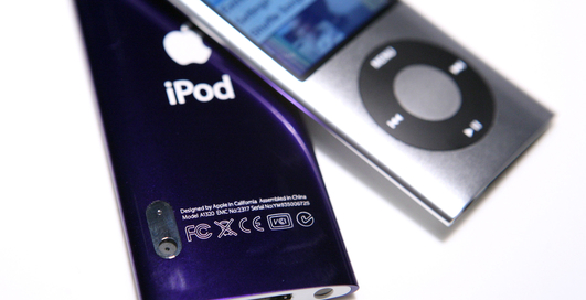 Apple отзывает плееры первого поколения iPod nano