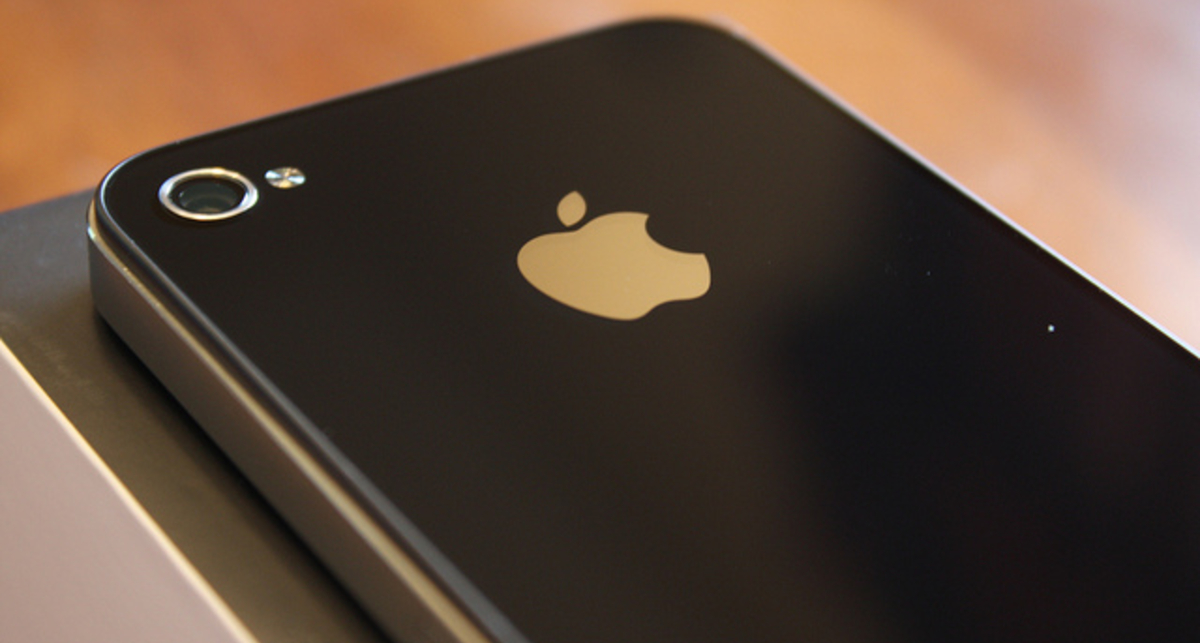 На борту самолета загорелся iPhone