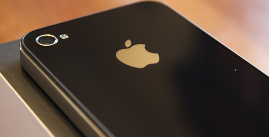 На борту самолета загорелся iPhone