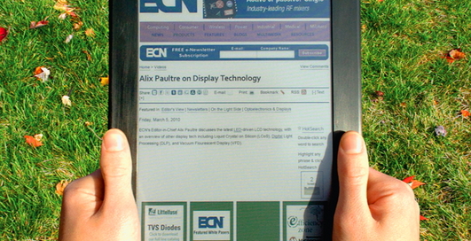 E Ink разработала "цветную бумагу" Triton