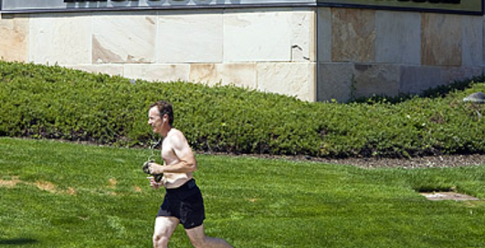 Microsoft призывает пользователей бороться против контрафакта