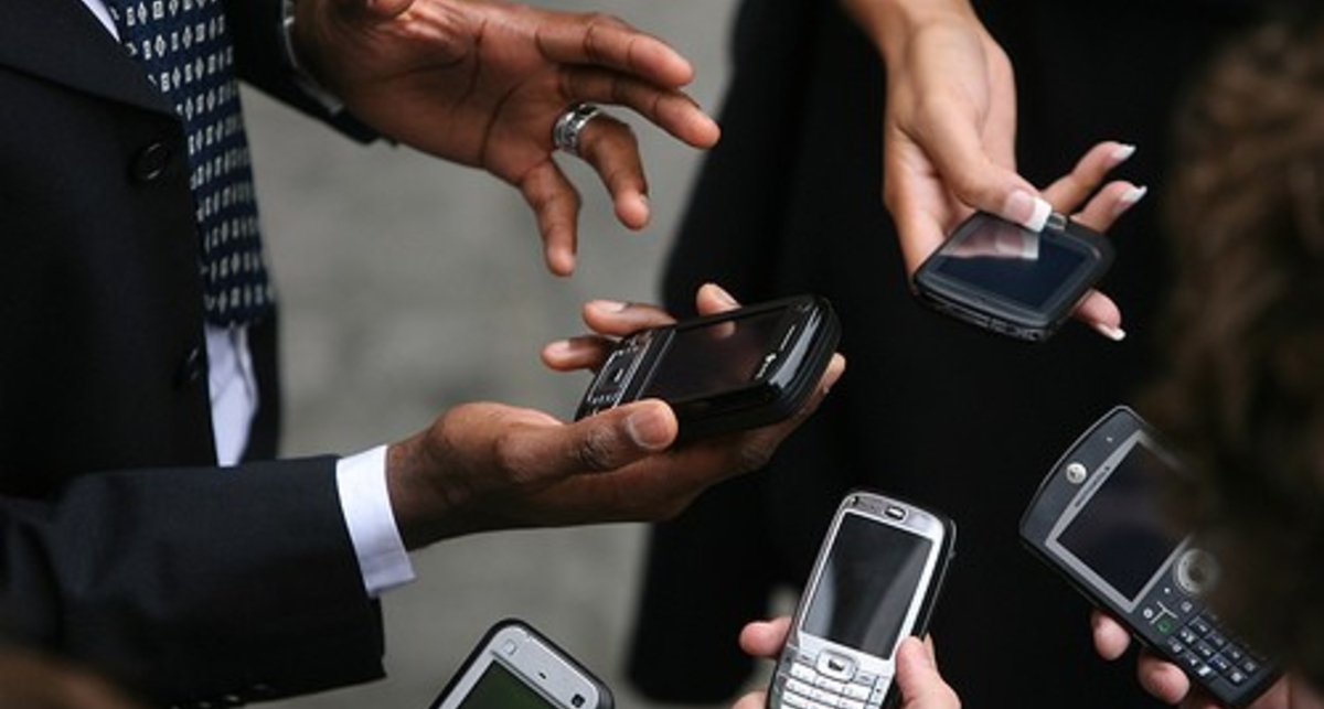 Мобилки не дешевеют