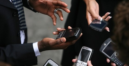 Мобилки не дешевеют