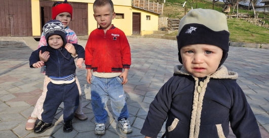 Деньги на детях: 10 тыс. украинок рожают ради наживы каждый год