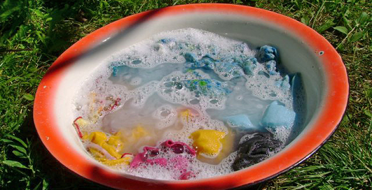 Как постирать одежду в автомобиле