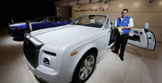 Ford за $265 и логотип Rolls-Royce стоимостью $5 тыс.