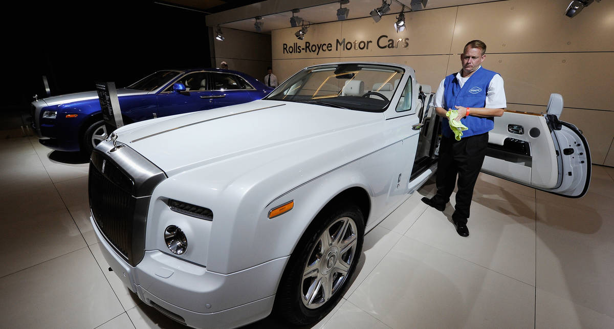Ford за $265 и логотип Rolls-Royce стоимостью $5 тыс.