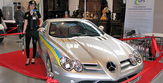 Девушки выставки Retro & Exotica