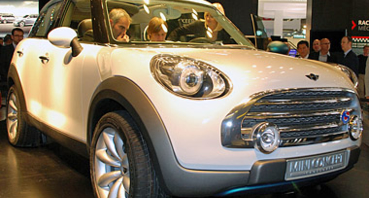 Появление кроссовера Mini откладывается