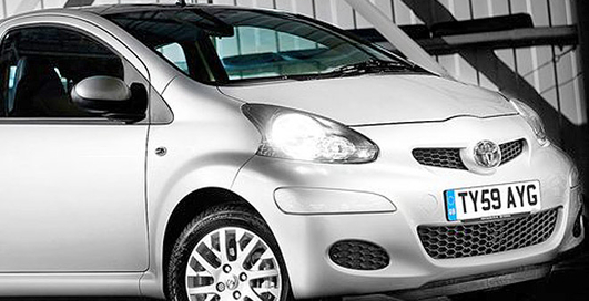 Toyota представила люксовую версию миникара Aygo