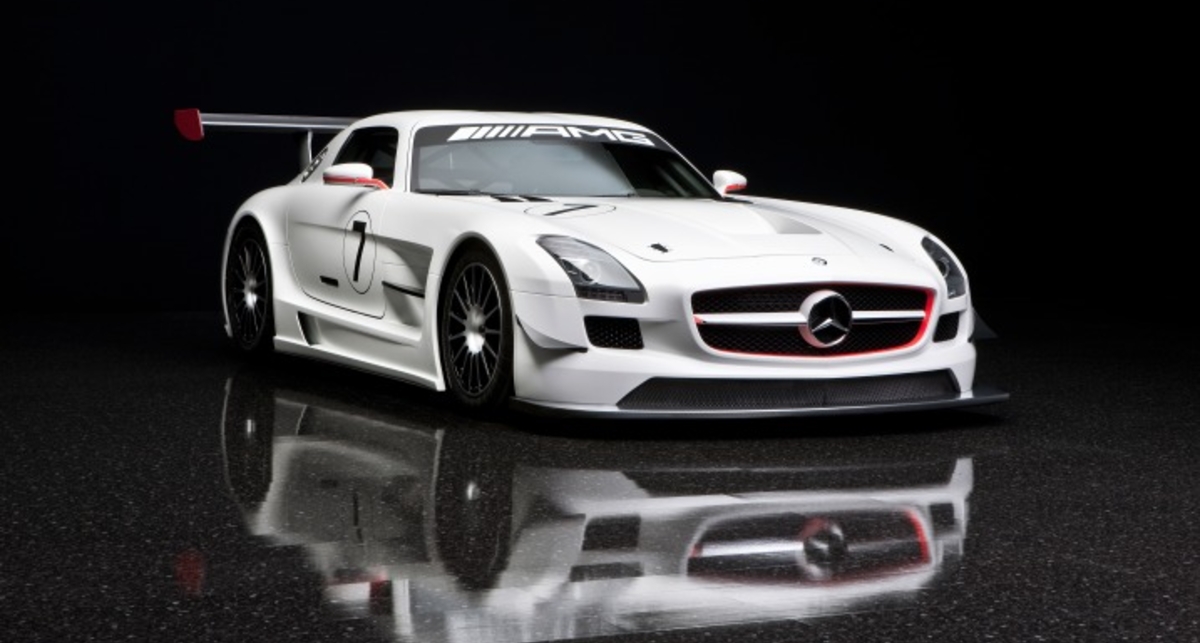Mercedes-Benz представил гоночный суперкар (видео)