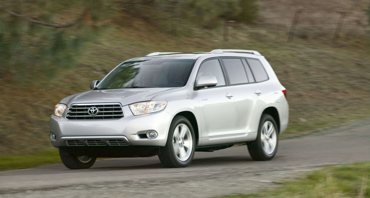 Объявлены украинские цены на Toyota Hilux и Toyota Highlander