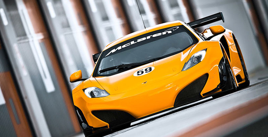 Гоночный McLaren MP4-12C GT3 оказался слабее "дорожной версии" (фото)