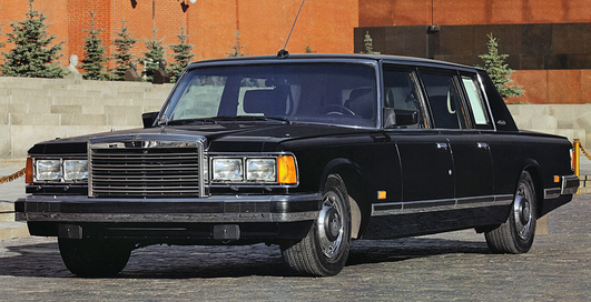 Российских чиновников пересадят на лимузин ЗИЛ