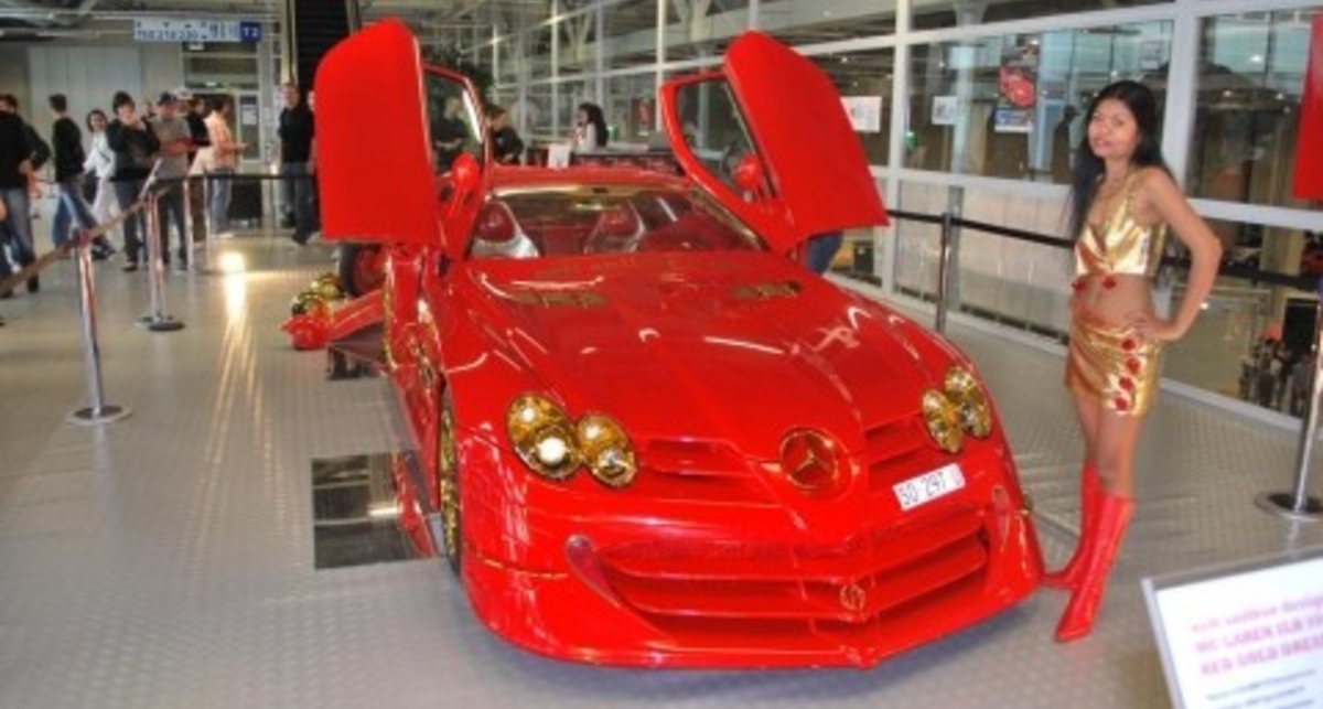 Новый 	Mercedes стал рубиновым