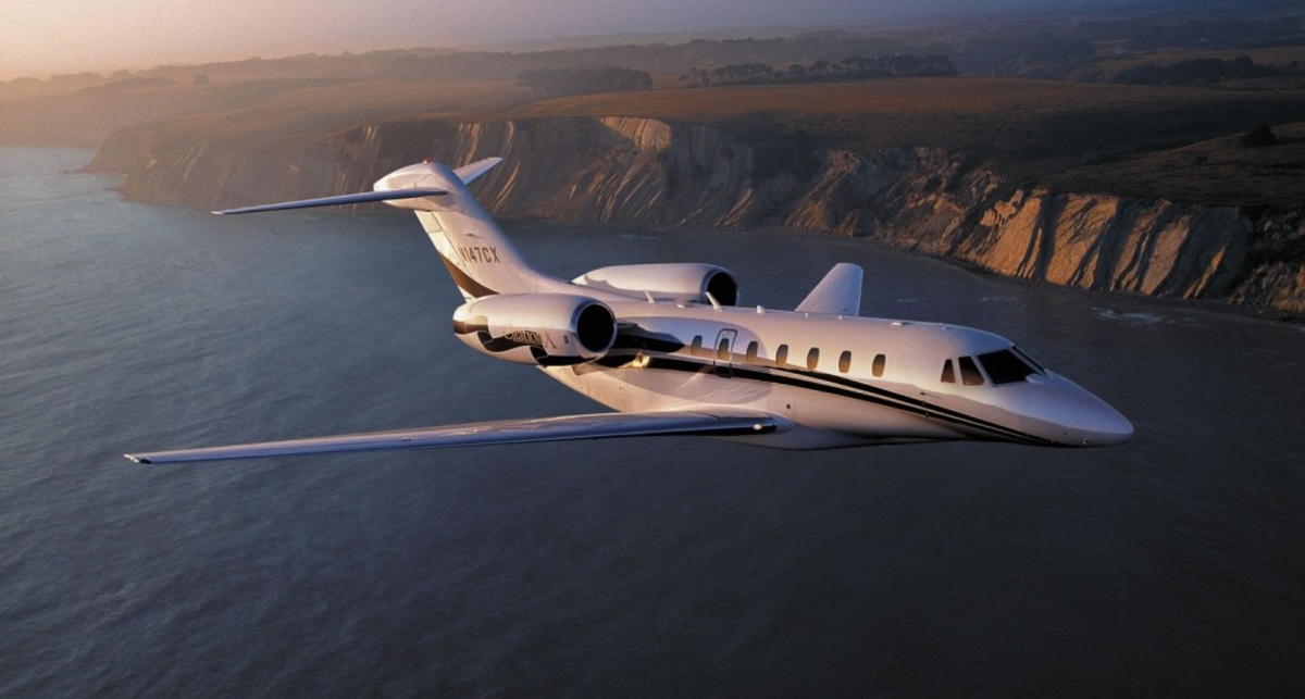 Самолет назвали в честь Карлы Бруни