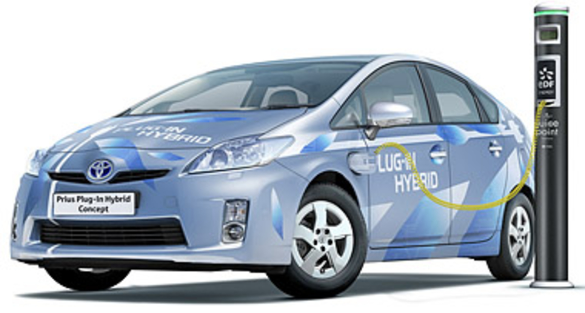Гибриды Prius и Auris смогут подзаряжаться от сети